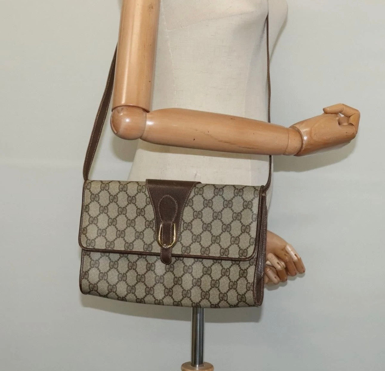 GUCCI GG Supreme Shoulder Bag PVC Beige Gold